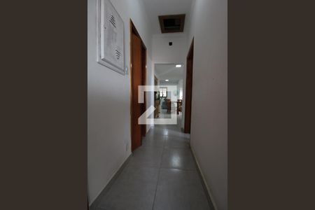 Casa à venda com 240m², 4 quartos e 2 vagasCorredor