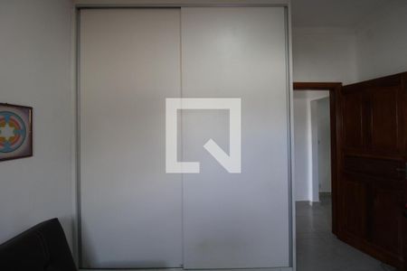 Casa à venda com 240m², 4 quartos e 2 vagasQuarto 3 (suíte)