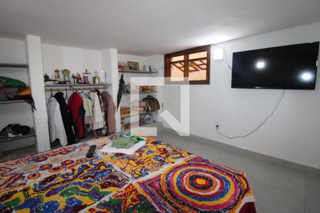 Casa à venda com 240m², 4 quartos e 2 vagasPorão - Quarto 