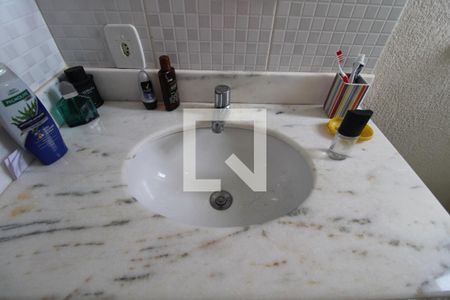 Casa à venda com 240m², 4 quartos e 2 vagasBanheiro da Suíte 2