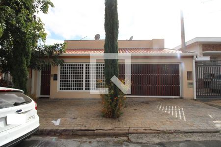 Casa à venda com 240m², 4 quartos e 2 vagasFachada