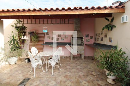 Casa à venda com 240m², 4 quartos e 2 vagasQuintal