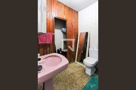 Casa à venda com 150m², 5 quartos e sem vaga Casa à venda com 150m², 5 quartos e sem vagaBanheiro 1