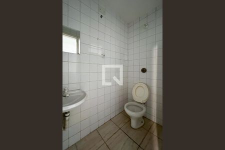 Casa à venda com 150m², 3 quartos e 2 vagas Casa à venda com 150m², 3 quartos e 2 vagasBanheiro de Serviço