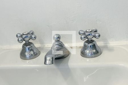 Casa à venda com 150m², 3 quartos e 2 vagas Casa à venda com 150m², 3 quartos e 2 vagasBanheiro