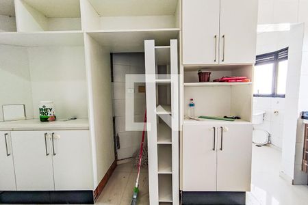Apartamento à venda com 195m², 3 quartos e 3 vagas Apartamento à venda com 195m², 3 quartos e 3 vagasCobertura