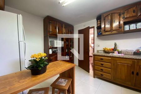 Casa à venda com 260m², 3 quartos e 4 vagas Casa à venda com 260m², 3 quartos e 4 vagasCozinha