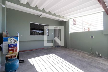 Casa à venda com 140m², 4 quartos e 2 vagas Casa à venda com 140m², 4 quartos e 2 vagasGaragem