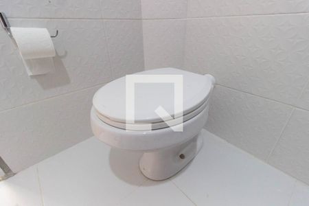 Casa à venda com 140m², 4 quartos e 2 vagas Casa à venda com 140m², 4 quartos e 2 vagasBanheiro