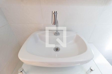 Casa à venda com 140m², 4 quartos e 2 vagas Casa à venda com 140m², 4 quartos e 2 vagasBanheiro Suíte