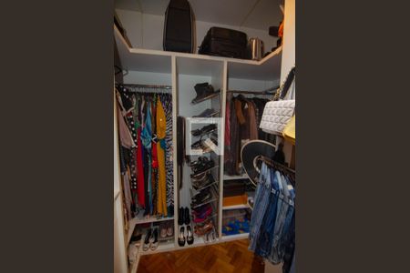 Apartamento à venda com 300m², 3 quartos e 1 vaga Apartamento à venda com 300m², 3 quartos e 1 vagaCloset