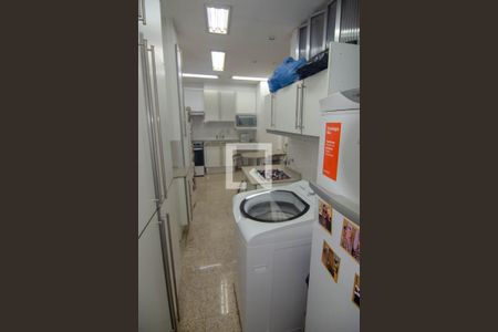 Apartamento à venda com 300m², 3 quartos e 1 vaga Apartamento à venda com 300m², 3 quartos e 1 vagaÁrea de Serviço