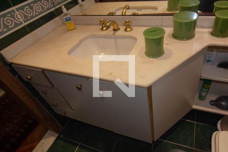 Apartamento à venda com 300m², 3 quartos e 1 vaga Apartamento à venda com 300m², 3 quartos e 1 vagaBanheiro Social