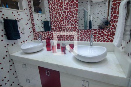 Apartamento à venda com 300m², 3 quartos e 1 vaga Apartamento à venda com 300m², 3 quartos e 1 vagaBanheiro do Quarto 3