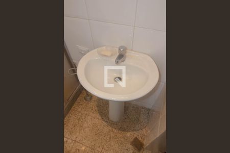 Apartamento à venda com 300m², 3 quartos e 1 vaga Apartamento à venda com 300m², 3 quartos e 1 vagaBanheiro de Serviço