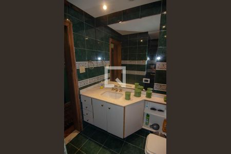 Apartamento à venda com 300m², 3 quartos e 1 vaga Apartamento à venda com 300m², 3 quartos e 1 vagaBanheiro Social