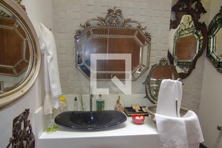 Apartamento à venda com 300m², 3 quartos e 1 vaga Apartamento à venda com 300m², 3 quartos e 1 vagaLavabo