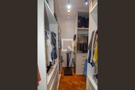 Apartamento à venda com 300m², 3 quartos e 1 vaga Apartamento à venda com 300m², 3 quartos e 1 vagaCloset