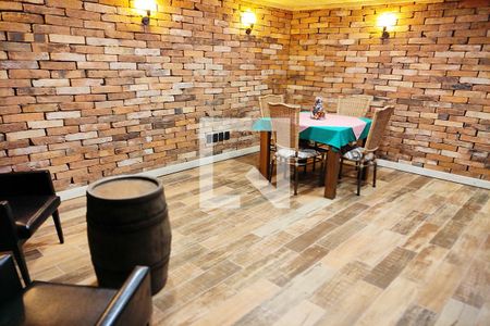 Casa à venda com 260m², 2 quartos e 3 vagasAdega