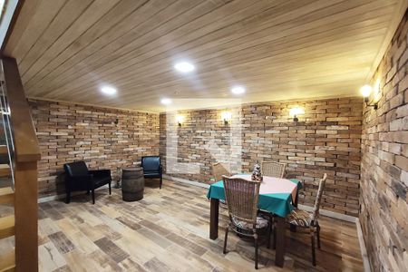 Casa à venda com 260m², 2 quartos e 3 vagasAdega