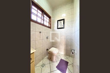 Casa à venda com 190m², 3 quartos e 3 vagasBanheiro 4