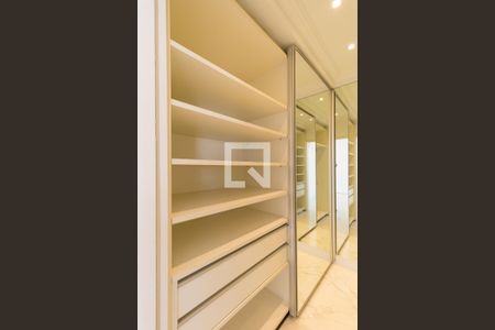 Apartamento à venda com 320m², 3 quartos e 4 vagasCloset da suíte