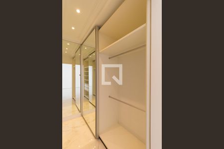 Apartamento à venda com 320m², 3 quartos e 4 vagasCloset da suíte