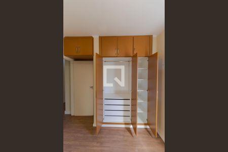 Apartamento à venda com 77m², 2 quartos e 1 vaga Apartamento à venda com 77m², 2 quartos e 1 vagaQuarto 02 - Armário