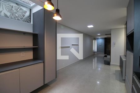 Sala de casa de condomínio para alugar com 2 quartos, 92m² em Santo Amaro, São Paulo