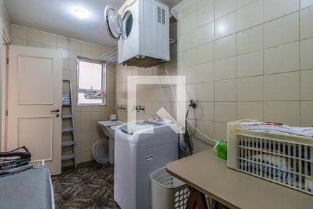 Casa de condomínio à venda com 330m², 4 quartos e 4 vagas Casa de condomínio à venda com 330m², 4 quartos e 4 vagasÁrea de Serviço