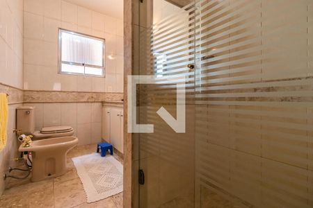 Casa de condomínio à venda com 330m², 4 quartos e 4 vagas Casa de condomínio à venda com 330m², 4 quartos e 4 vagasBanheiro Social