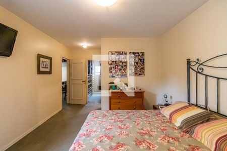 Casa de condomínio à venda com 330m², 4 quartos e 4 vagas Casa de condomínio à venda com 330m², 4 quartos e 4 vagasSuíte 2