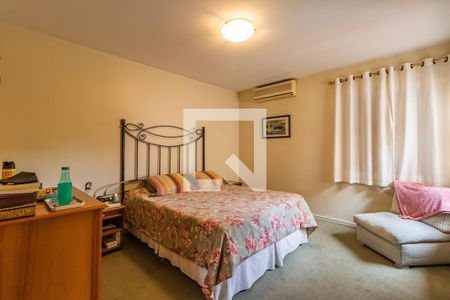 Casa de condomínio à venda com 330m², 4 quartos e 4 vagas Casa de condomínio à venda com 330m², 4 quartos e 4 vagasSuíte 2