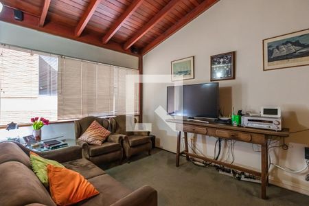 Casa de condomínio à venda com 330m², 4 quartos e 4 vagas Casa de condomínio à venda com 330m², 4 quartos e 4 vagasSala Íntima