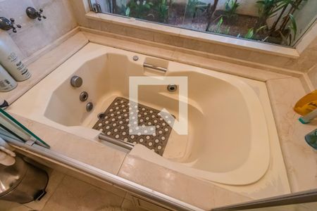 Casa de condomínio à venda com 330m², 4 quartos e 4 vagas Casa de condomínio à venda com 330m², 4 quartos e 4 vagasDetalhe do Banheiro da Suíte 2