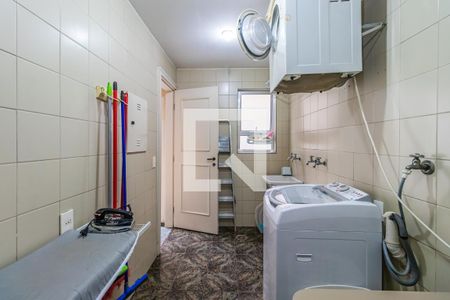 Casa de condomínio à venda com 330m², 4 quartos e 4 vagas Casa de condomínio à venda com 330m², 4 quartos e 4 vagasÁrea de Serviço