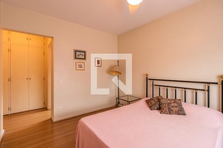 Casa de condomínio à venda com 330m², 4 quartos e 4 vagas Casa de condomínio à venda com 330m², 4 quartos e 4 vagasSuíte 1