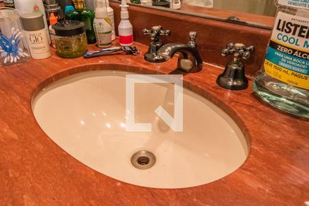 Casa de condomínio à venda com 330m², 4 quartos e 4 vagas Casa de condomínio à venda com 330m², 4 quartos e 4 vagasDetalhe do Banheiro da Suíte 2