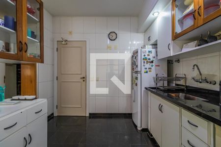 Casa de condomínio à venda com 330m², 4 quartos e 4 vagas Casa de condomínio à venda com 330m², 4 quartos e 4 vagasCozinha