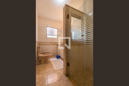 Casa de condomínio à venda com 330m², 4 quartos e 4 vagas Casa de condomínio à venda com 330m², 4 quartos e 4 vagasBanheiro Social