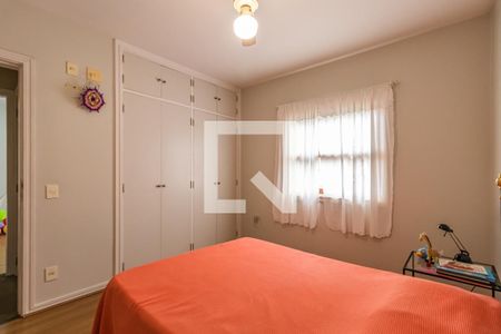 Casa de condomínio à venda com 330m², 4 quartos e 4 vagas Casa de condomínio à venda com 330m², 4 quartos e 4 vagasQuarto 1