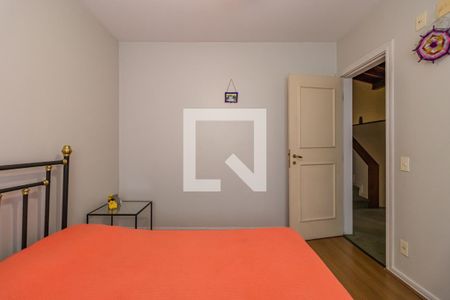 Casa de condomínio à venda com 330m², 4 quartos e 4 vagas Casa de condomínio à venda com 330m², 4 quartos e 4 vagasQuarto 1