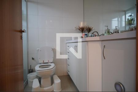 Casa à venda com 521m², 8 quartos e 8 vagasBanheiro da Suíte 2