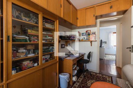 Apartamento à venda com 180m², 3 quartos e 2 vagas Apartamento à venda com 180m², 3 quartos e 2 vagasEscritório