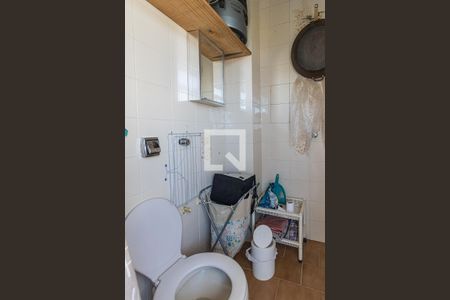 Apartamento à venda com 180m², 3 quartos e 2 vagas Apartamento à venda com 180m², 3 quartos e 2 vagasBanheiro de Serviço