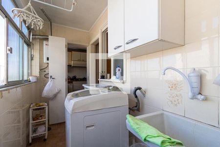 Apartamento à venda com 180m², 3 quartos e 2 vagas Apartamento à venda com 180m², 3 quartos e 2 vagasÁrea de Serviço