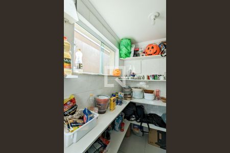 Casa à venda com 350m², 4 quartos e 2 vagas Casa à venda com 350m², 4 quartos e 2 vagasDespensa