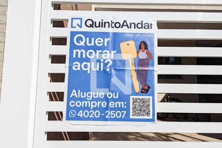 Casa à venda com 350m², 4 quartos e 2 vagas Casa à venda com 350m², 4 quartos e 2 vagasFachada