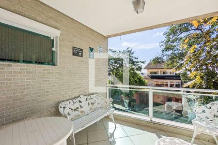 Casa à venda com 350m², 4 quartos e 2 vagas Casa à venda com 350m², 4 quartos e 2 vagasVaranda da suíte 3