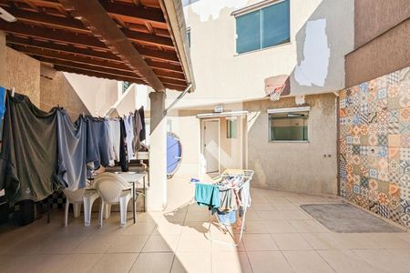 Casa à venda com 350m², 4 quartos e 2 vagas Casa à venda com 350m², 4 quartos e 2 vagasChurrasqueira e quintal